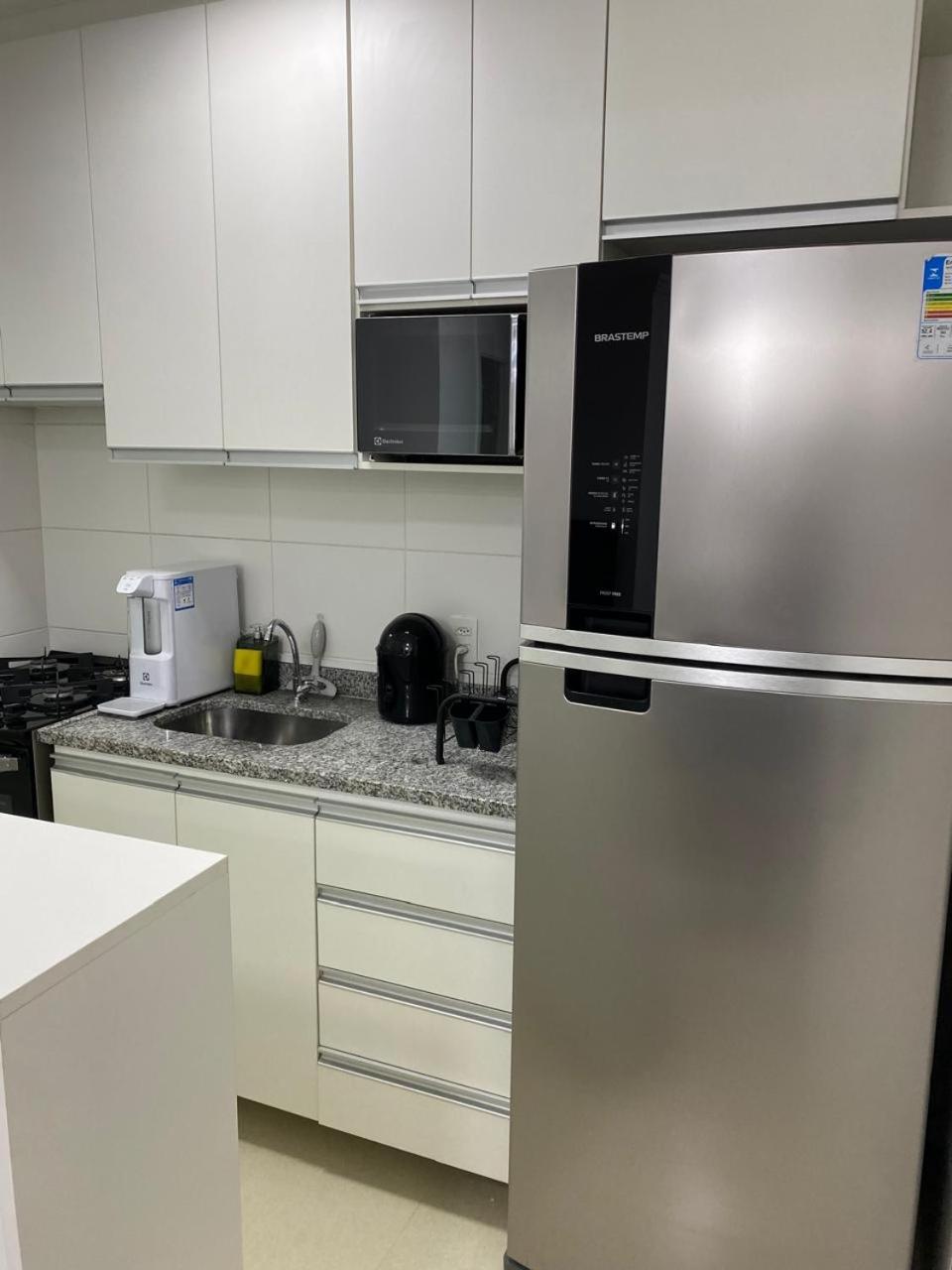 Confortavel E Com Piscina Em Apartment